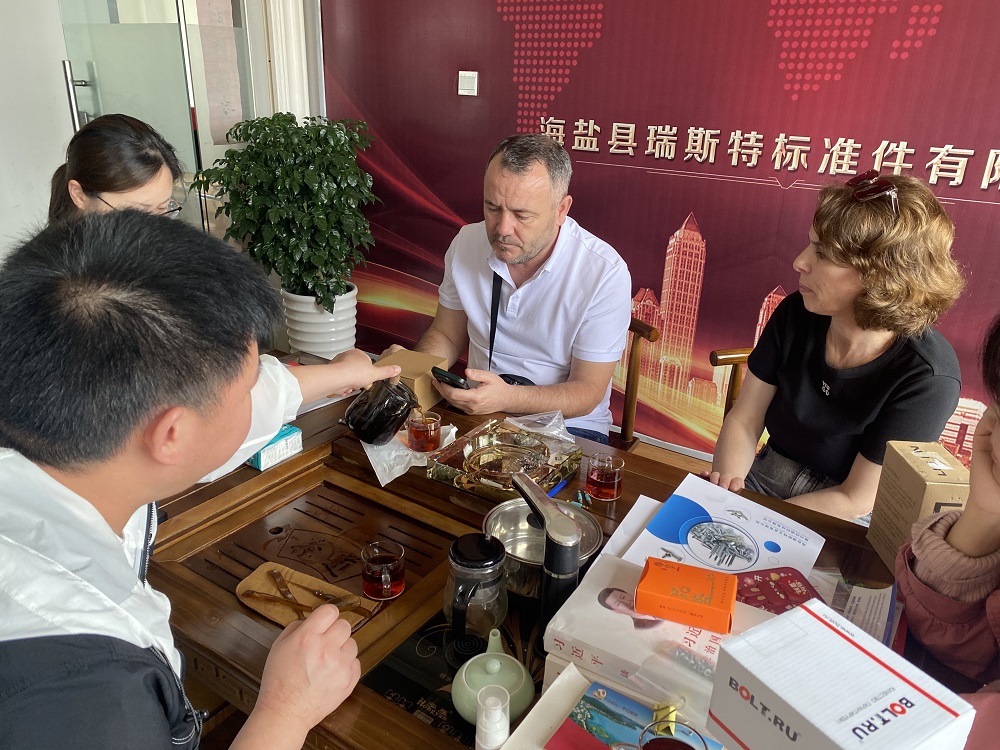 Bem -vindo clientes estrangeiros para visitar a Xinhan Technology Co., Ltd