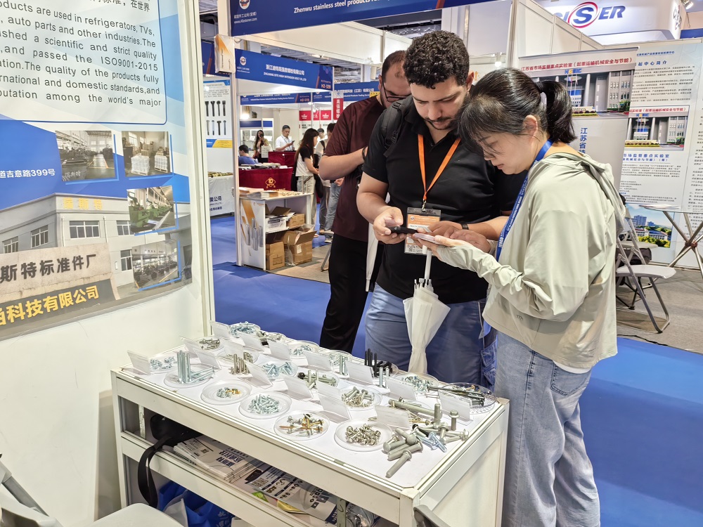 A tecnologia Jiaxing Xinhan brilhou na exposição da indústria internacional de fixadores de Xangai em 2025, discutindo o futuro da indústria juntos.